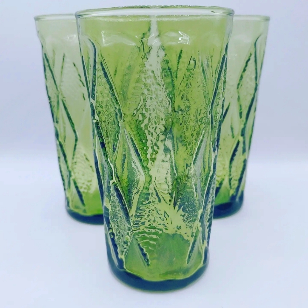 Set of 3 vintage avacado green Anchor Hocking glasses
